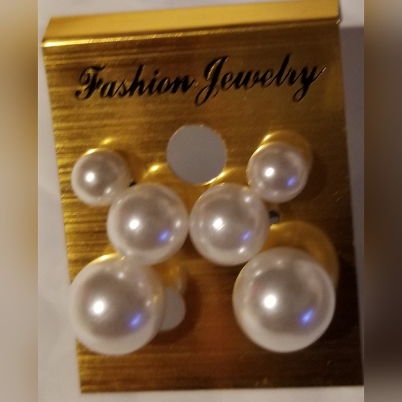 2 Pink Crystal Collagen Eye Masks, & 2 Lip Masks, Small Makeup Bag & 3 Earrin… - Picture 7 of 9